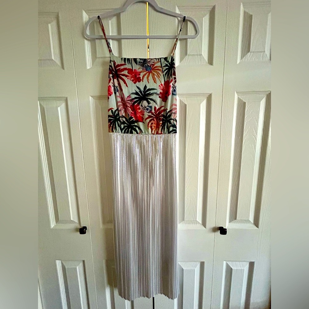 Zara dress size small. Perfect for the beach!
